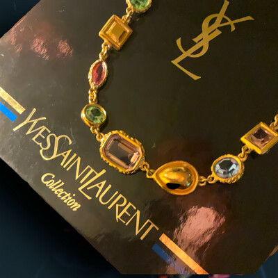 Collier vintage signé Yves Saint Laurent ras de cou, cristaux de Swarovski multi couleurs