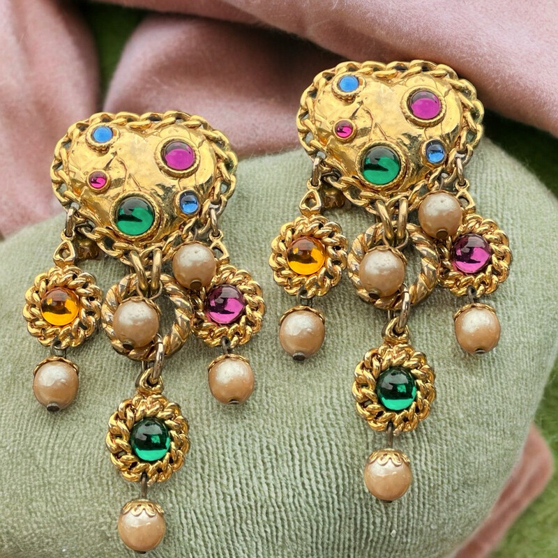 Boucles d’oreilles oversize vintage Édouard Rambaud non signées, perles et cabochons multicolores 