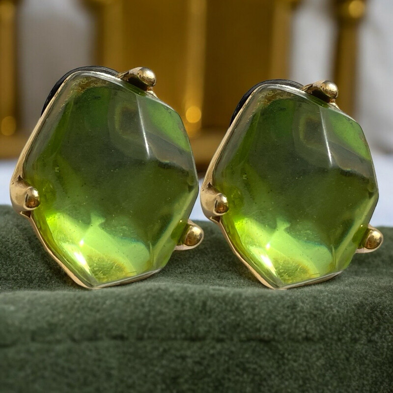 Vintage earrings in green resin signed Yves saint Laurent