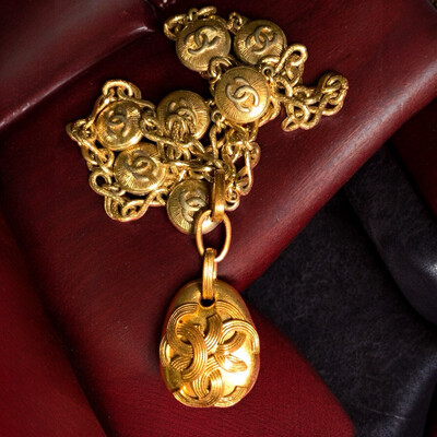Collier chaîne composé de médaillon et pendentif, Chanel 1994