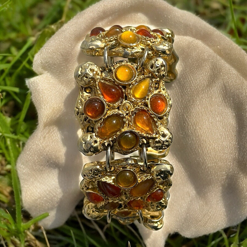 Unsigned bracelet in warm tones very beautiful vintage