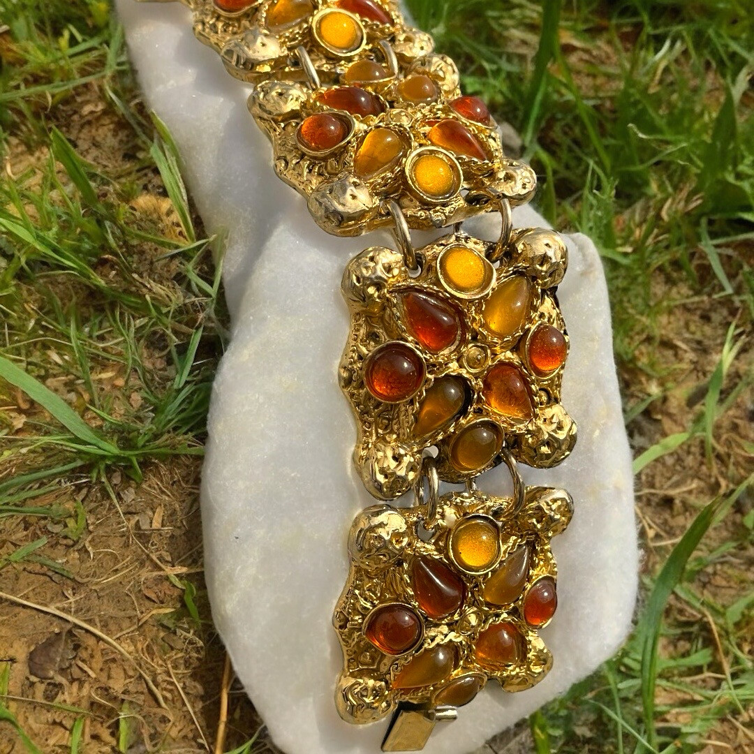 Unsigned bracelet in warm tones very beautiful vintage
