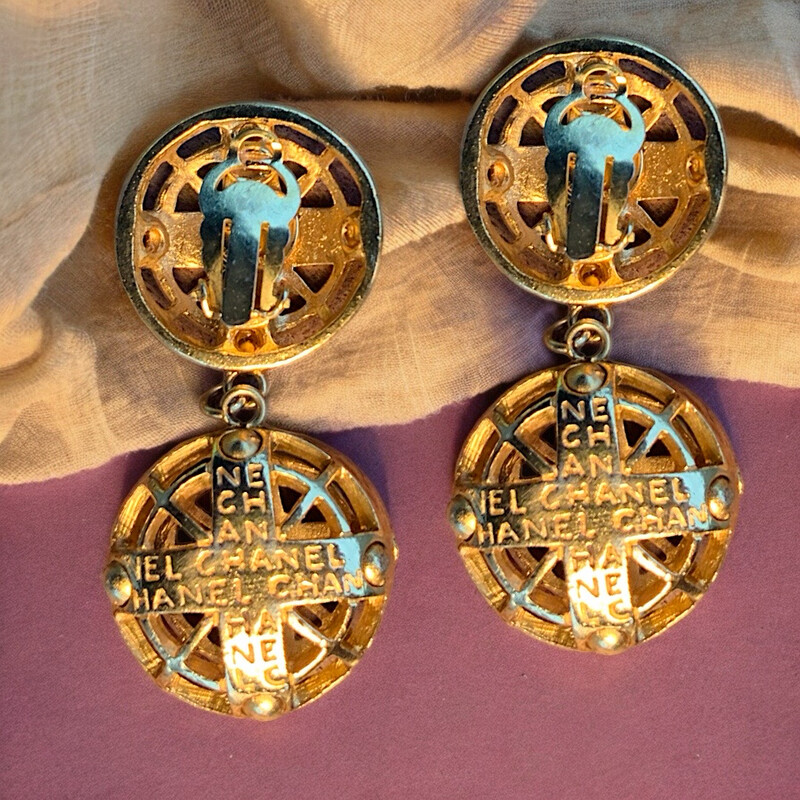 Chanel gold-plated gold metal vintage pendant earrings