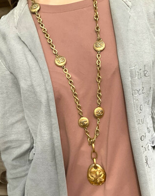 Collier chaîne composé de médaillon et pendentif, Chanel 1994