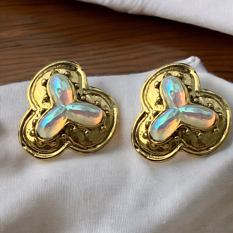 Boucles d’oreilles vintage non signées 