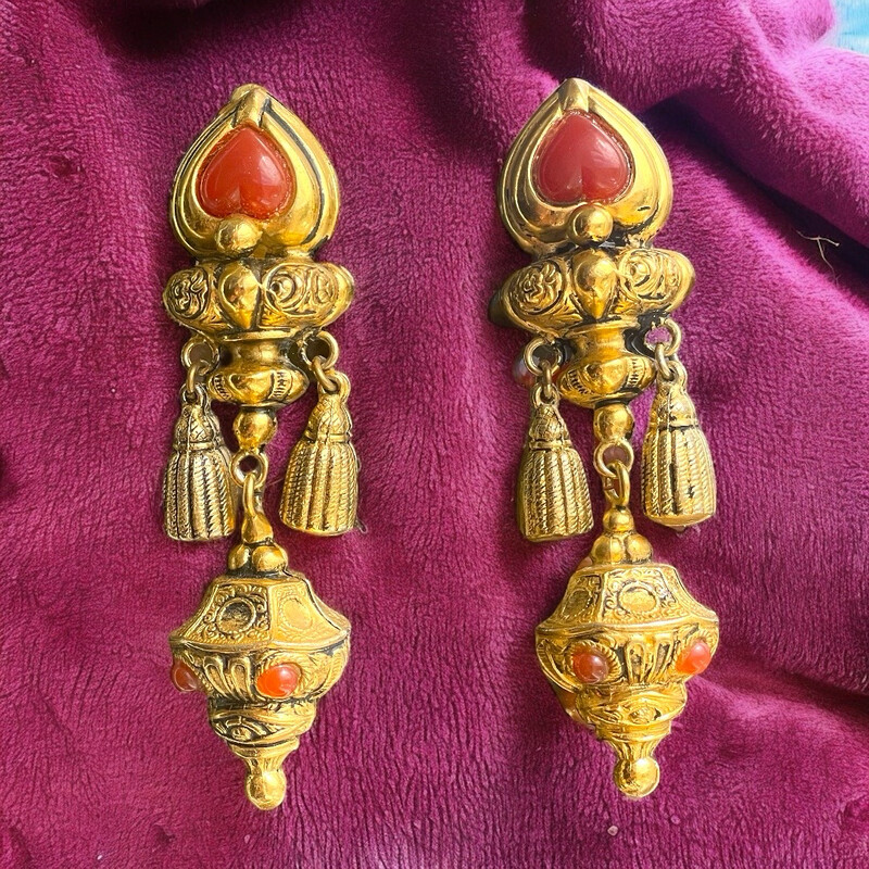 Unsigned vintage oversized earrings, red heart cabochons