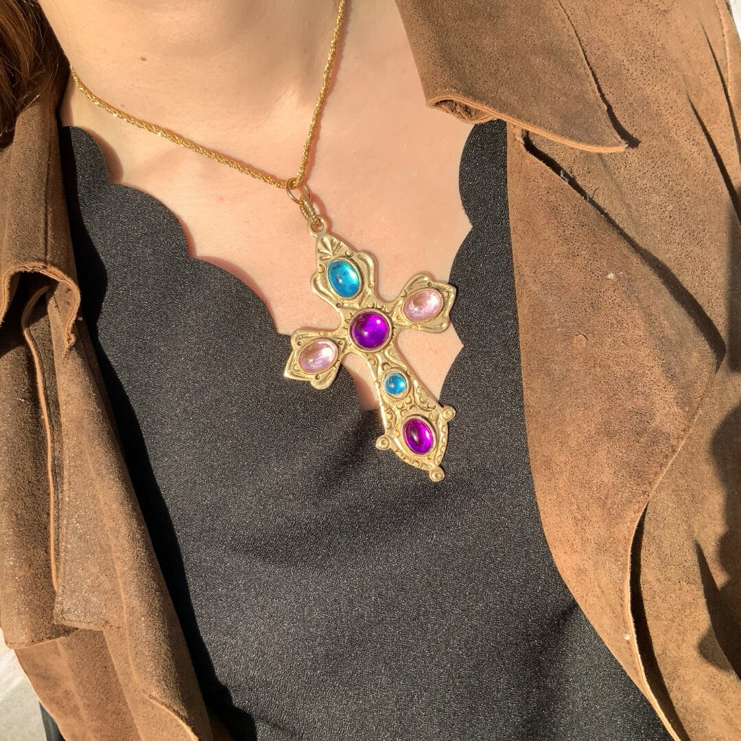 Vintage cross pendant necklace signed P&amp;M paris, in resin blue and pink tones