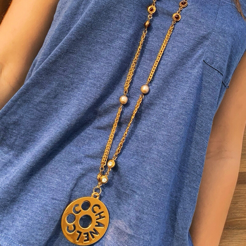 Vintage necklace signed Chanel gold metal, gripoix and pearls