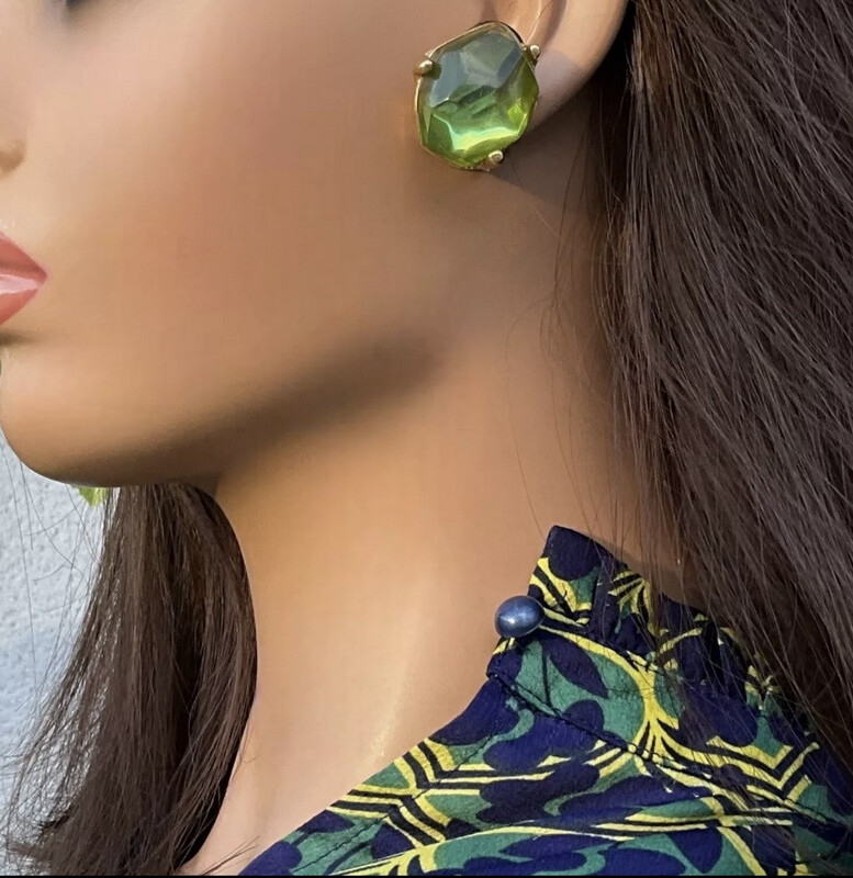Vintage earrings in green resin signed Yves saint Laurent