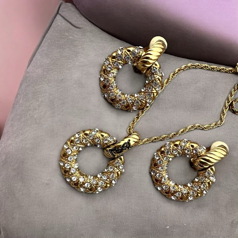 Set Pendant necklace and vintage earrings Yves Saint-Laurent gold metal and micro pearls