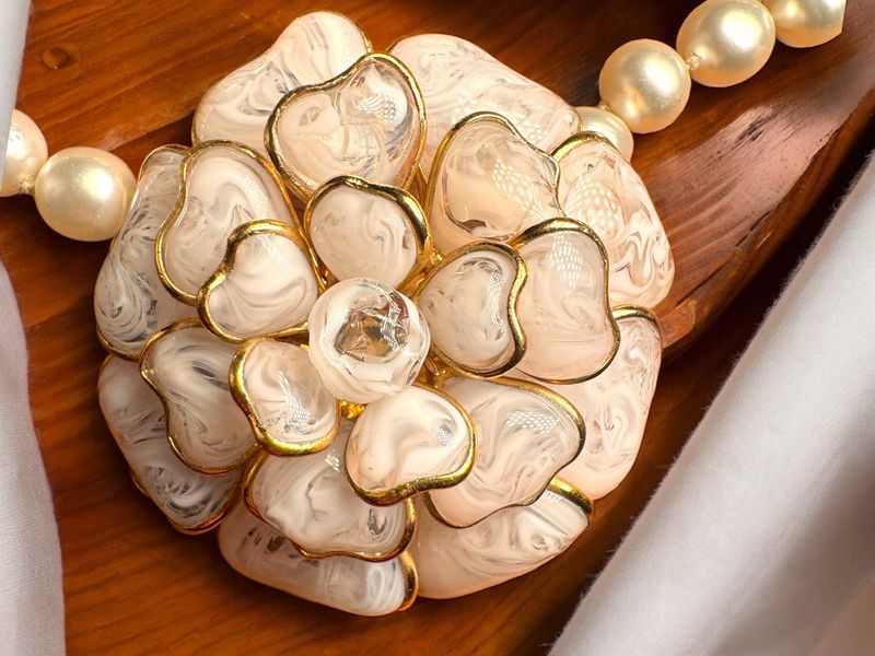 Camellia necklace gripoix vintage Chanel Barbie collection 95
