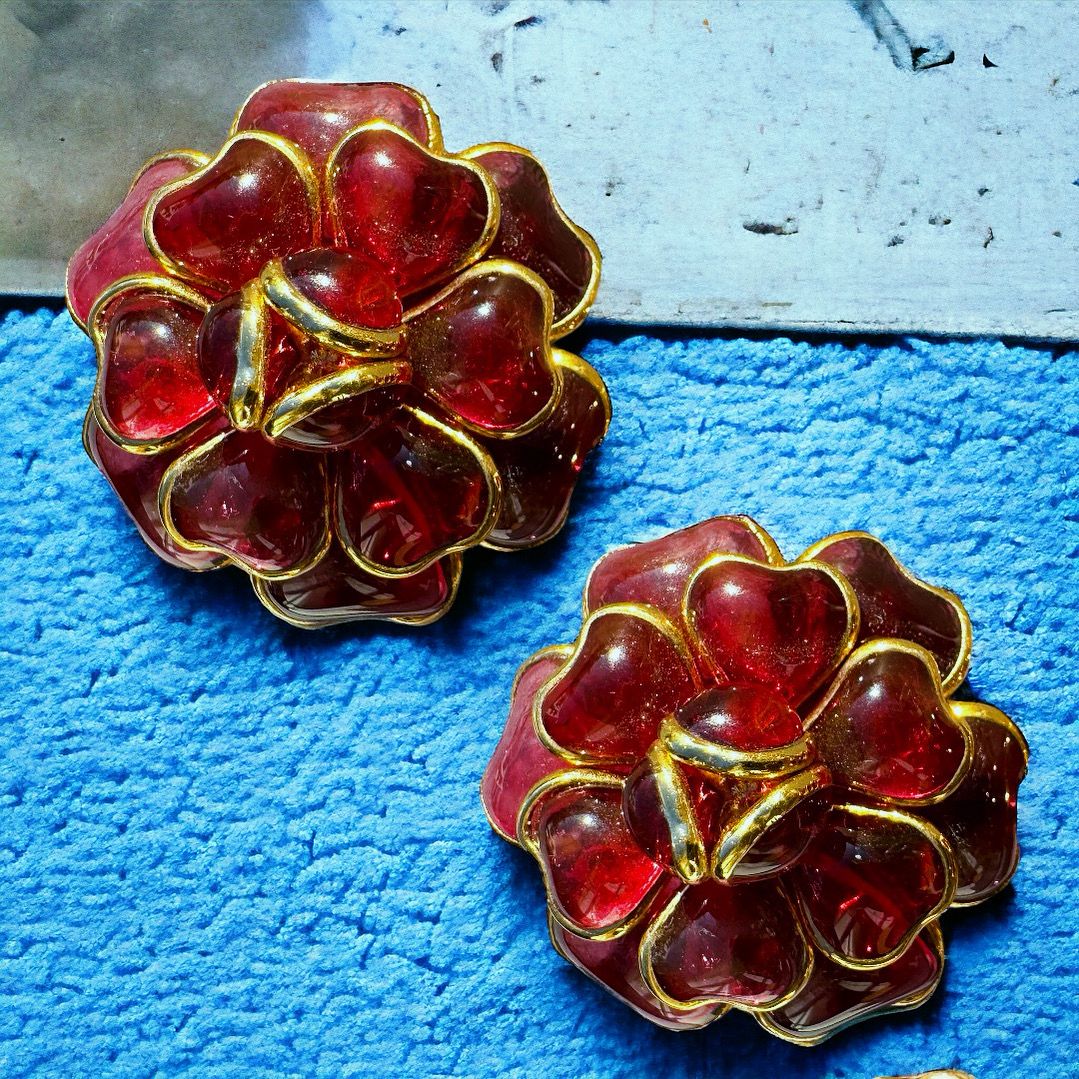 Superb camellias vintage earrings burgundy red, signed Gripoix