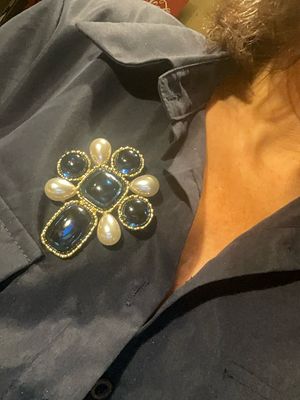 Croix fantaisie oversize bleue et perle 