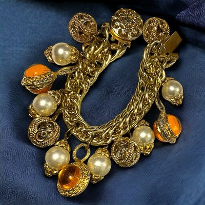 Beau bracelet Vintage designer français avec Charms et résine