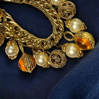 Beau bracelet Vintage designer français avec Charms et résine