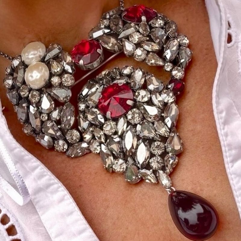Absolute icon, the YVES SAINT LAURENT heart necklace/brooch from the 90s 