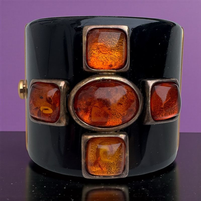 – Reversible black resin sleeve &amp; amber cabochons (Lagerfeld Collection, 2007)