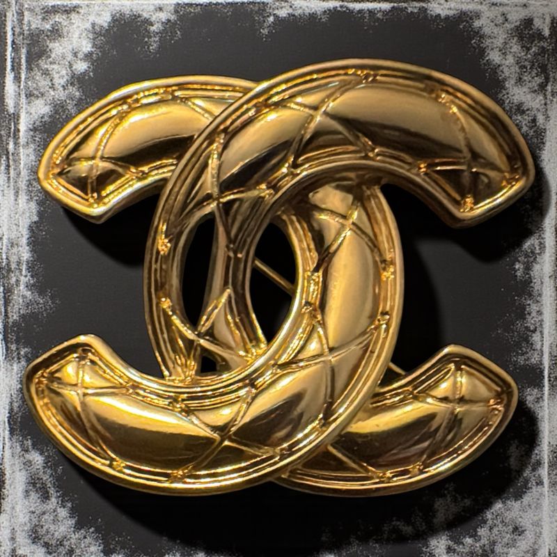 Vintage quilted brooch Chanel mint condition 