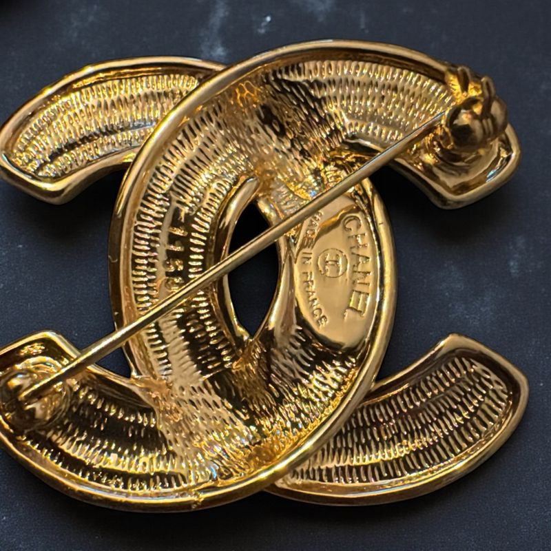Vintage quilted brooch Chanel mint condition 