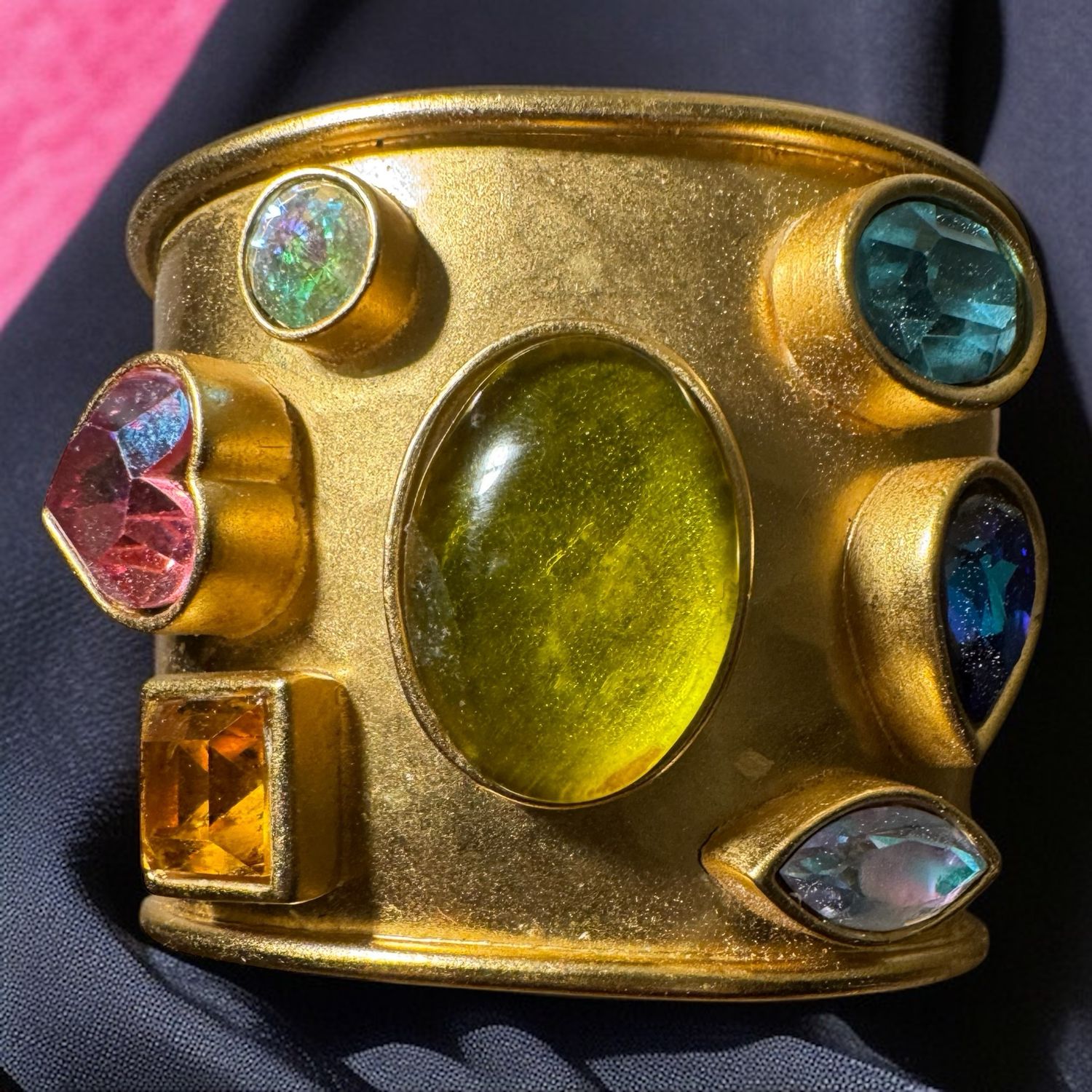 Sublime sleeve Yves saint Laurent Gripoix and Swarovski 