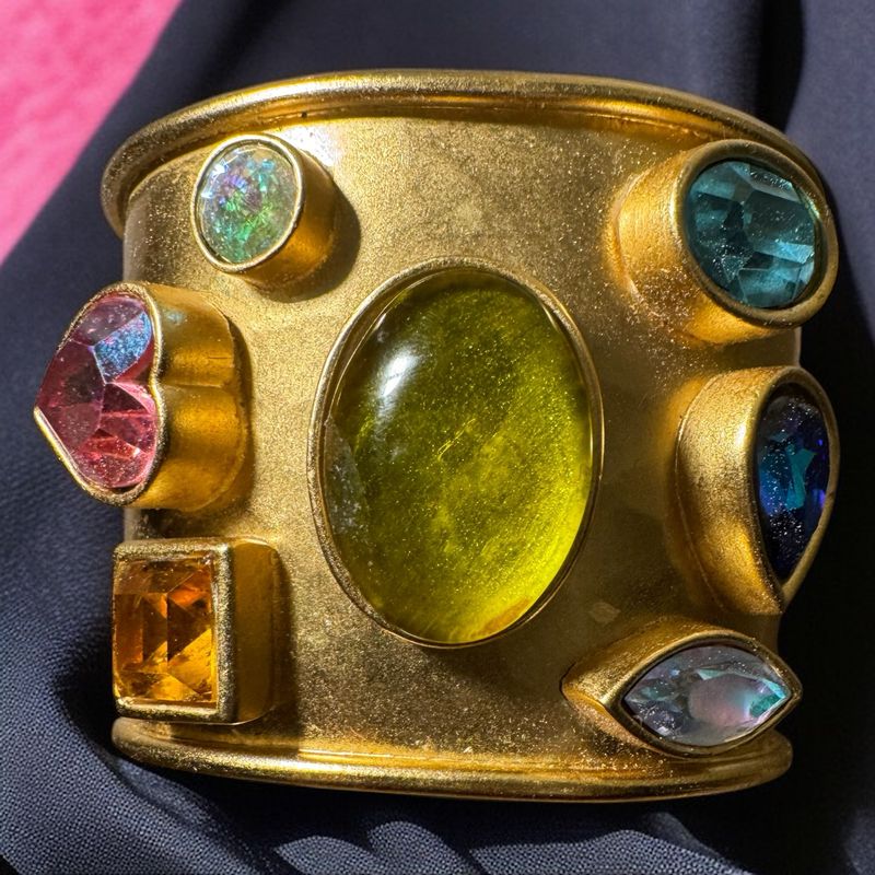 Sublime sleeve Yves saint Laurent Gripoix and Swarovski 