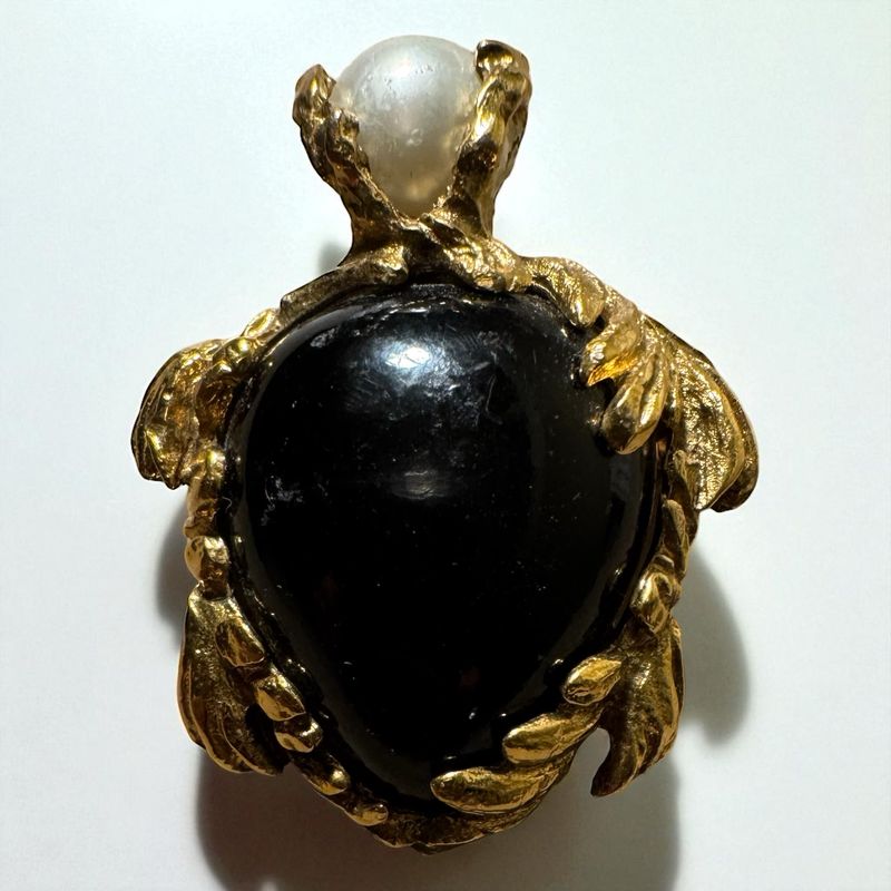 Turtle brooch Ysl black cabochon 