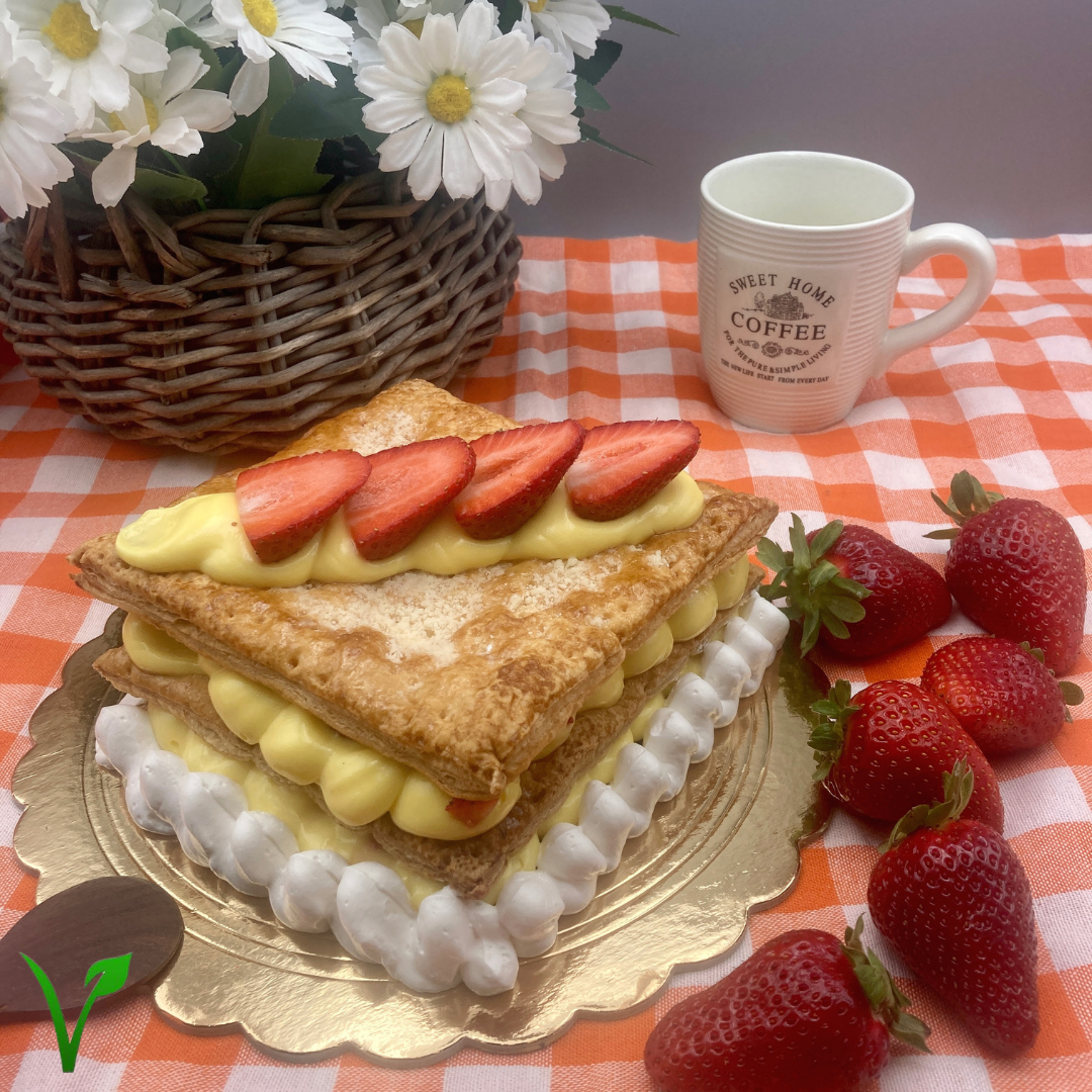 Torta millefoglie Vegana con crema e fragole o frutti di bosco Senza latte,Senza lattosio,Senza uova