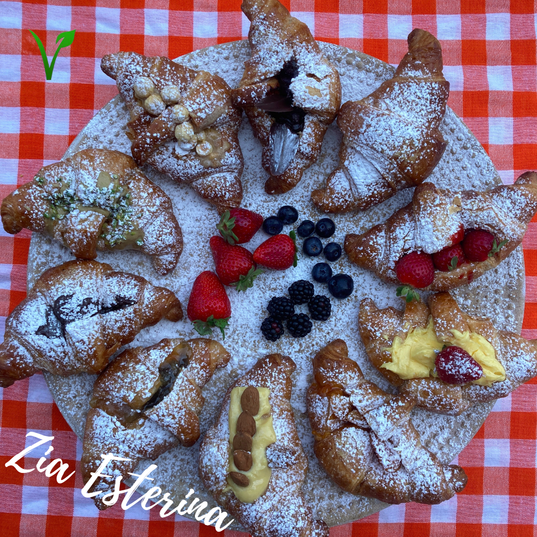 Brioches vegan farcite al momento, liscia, crema, pistacchio, mandorla, nocciola, cioccolato, albiccoca, fragola, pera e cioccolato
