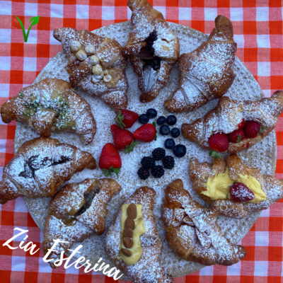 Brioches vegan farcite al momento, liscia, crema, pistacchio, mandorla, nocciola, cioccolato, albiccoca, fragola, pera e cioccolato