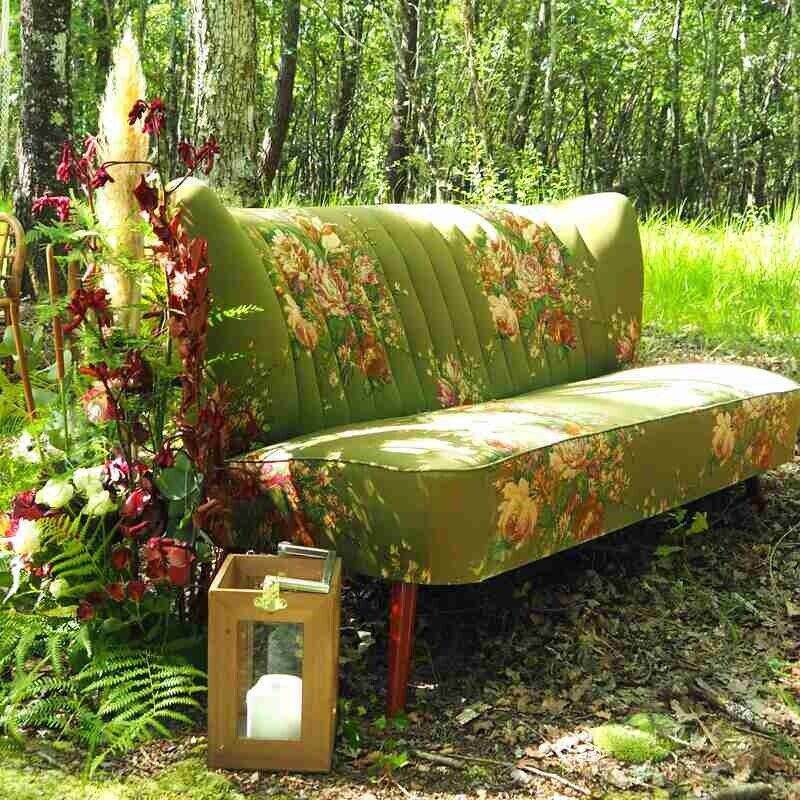 Banquette verte fleurie