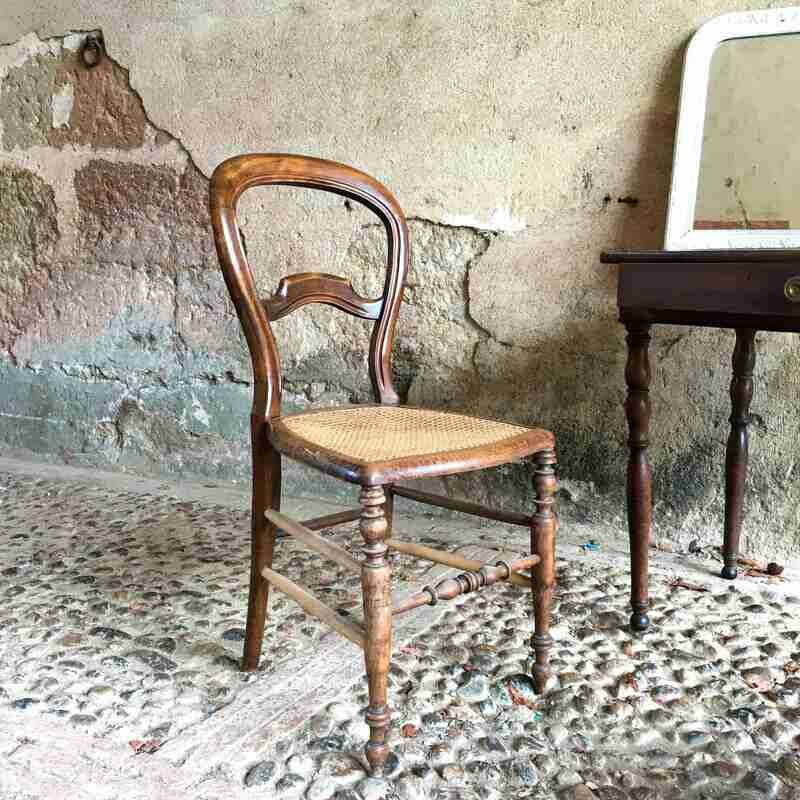 Chaise bois assise cannée dépareillée
