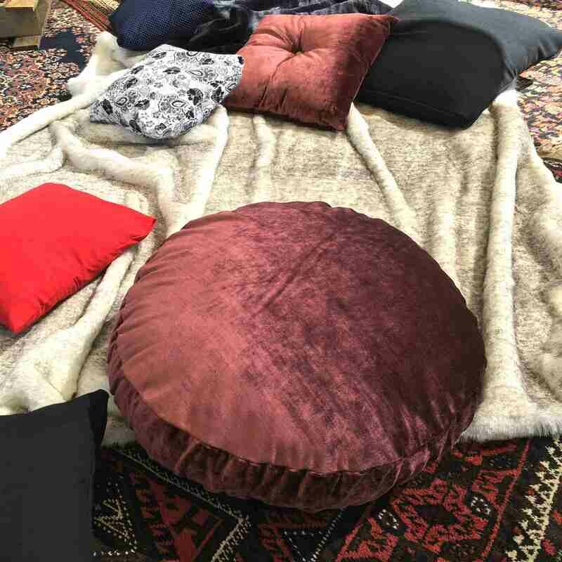 Coussin de sol rond velours violine