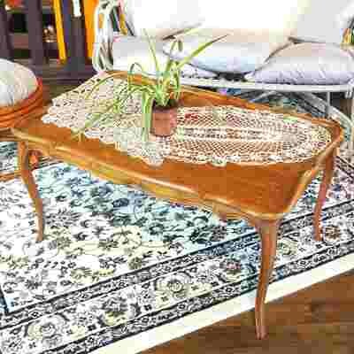 Table basse bois pieds travaillés