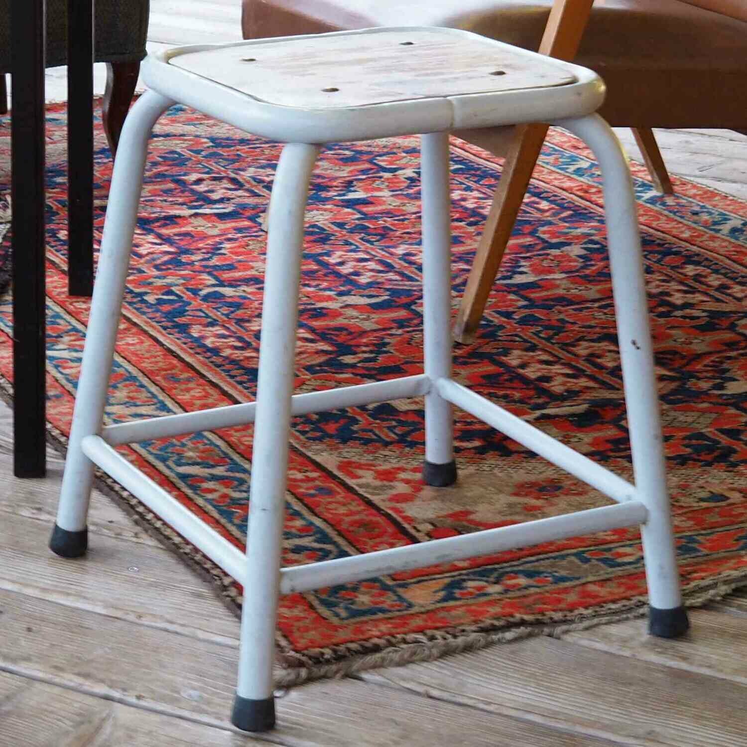 Tabouret industriel gris métal