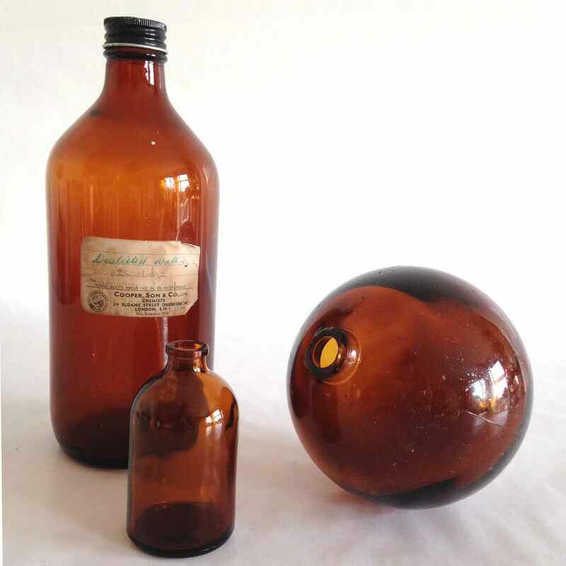 Bouteille apothicaire brune vintage ronde