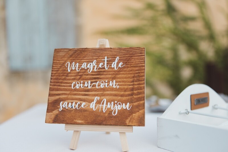 Chevalet bois marque place ou menu couleurs bois