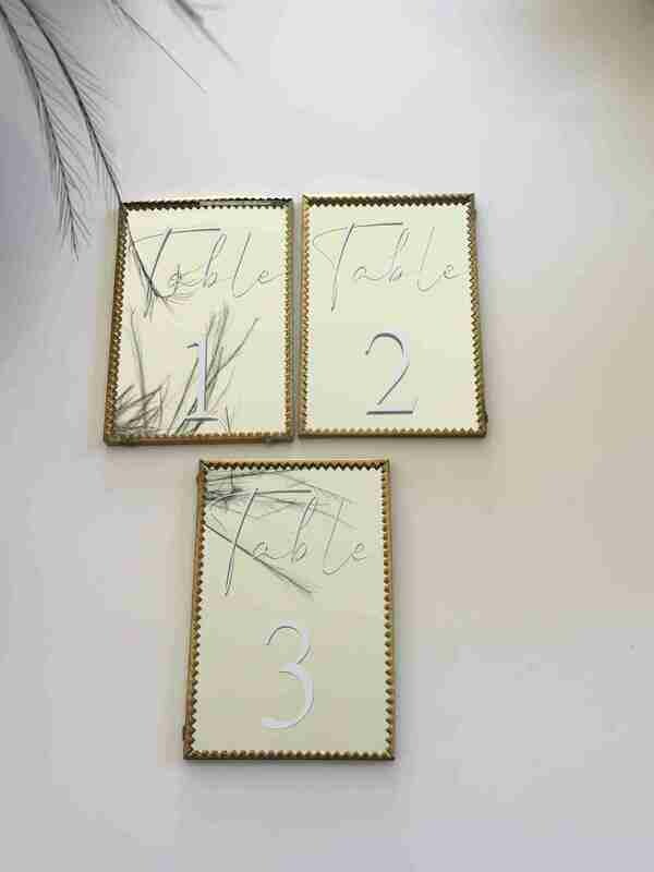 Numéro de table miroir doré