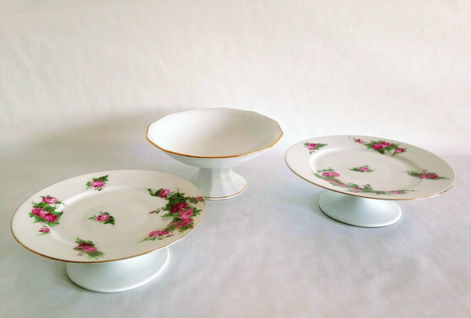 Plat sur pied fleuri Plat sur pied fleuri
