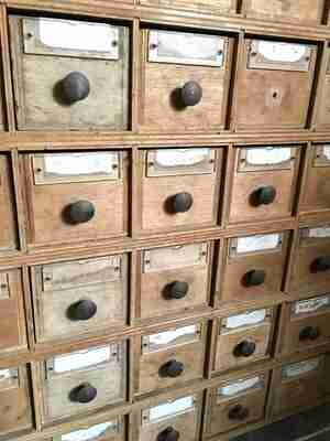 Meuble en bois 60 tiroirs