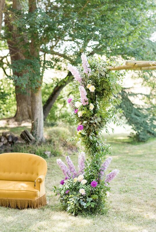 Banquette crapaud velours jaune or franges