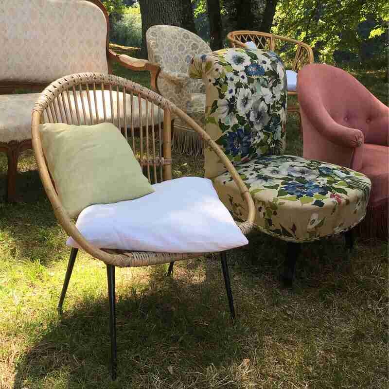Fauteuil en rotin bas pieds métal noir