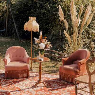 Fauteuil crapaud velours rose foncé pompon