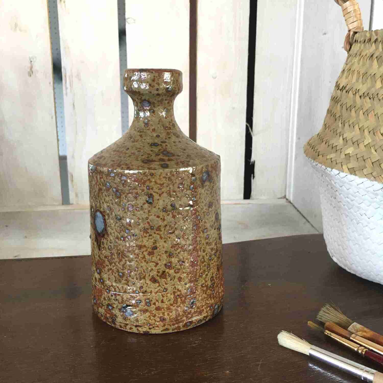 Vase en grès marron tacheté
