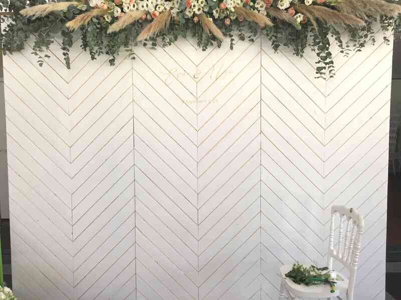 Fond photo en bois blanc chevrons