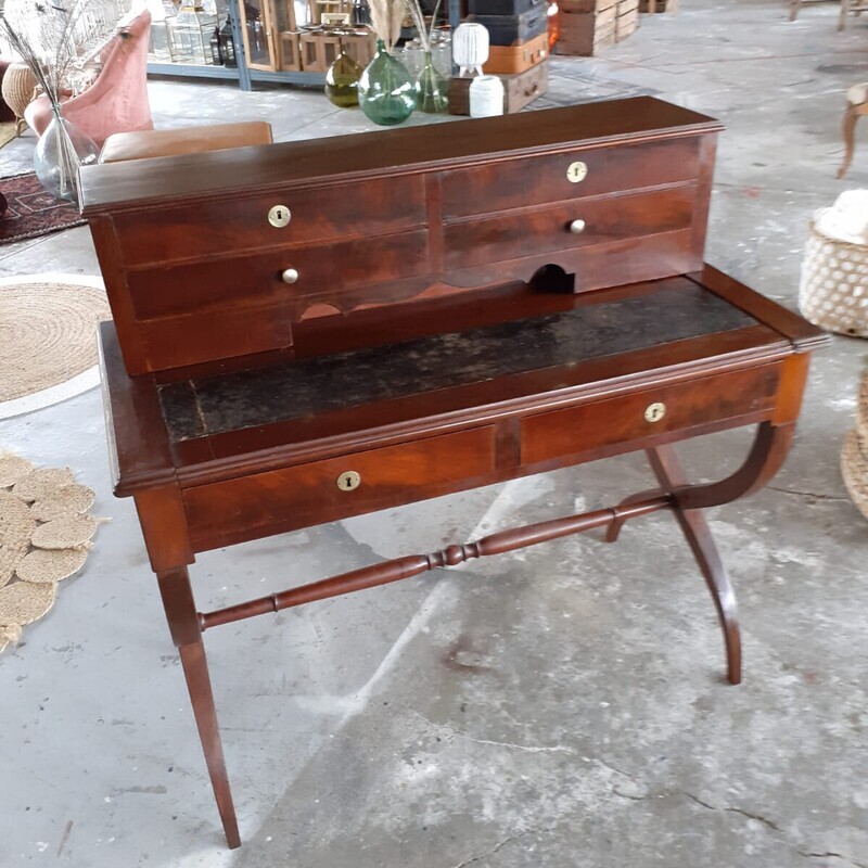 Bureau bois petite étagère pieds arrondis