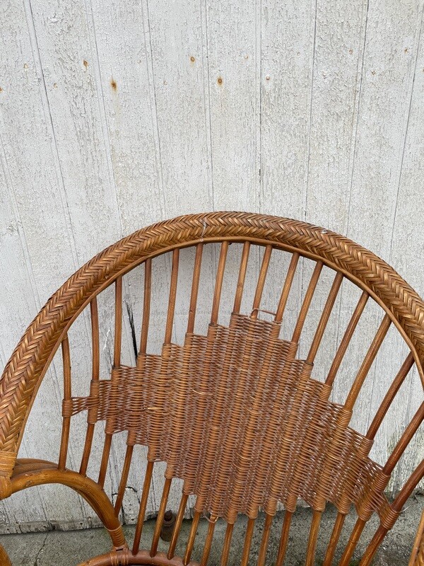 Fauteuil en rotin accoudoirs tressé avec coussin