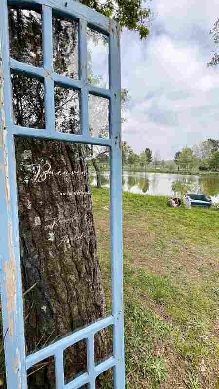 Portes en bois bleu et verre personnalisée