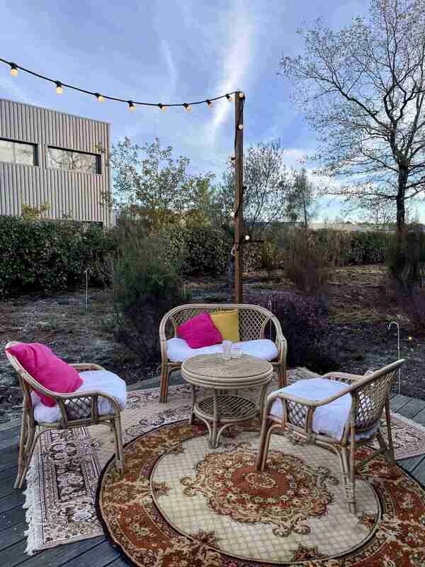 Salon en rotin clair croisillons
