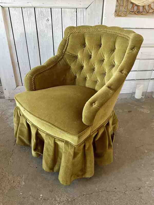 Fauteuil crapaud velours vert capitonné