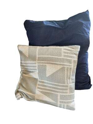 Coussin Bleu motif  blancs